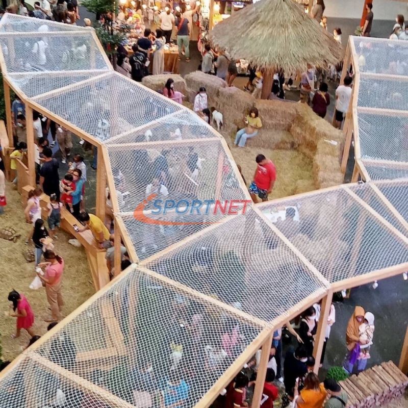 ผลิตตาข่ายเชือกถักตามแบบต่างๆ ตาข่ายเชือกถัก ชนิด HDPP และ HDPE ชนิดเส้นใยเหนียวพิเศษ เกลียวอัดแน่น รองรับการใช้งานหลากหลาย ทนทานต่อแรงกระแทก รองรับแรงดึงและแรงกระชากได้สูง มีความยืดหยุ่นได้ดี ไม่อมน้ำและทนต่อความเป็นกรด ทนแดด ทนฝน ใช้งานได้นาน