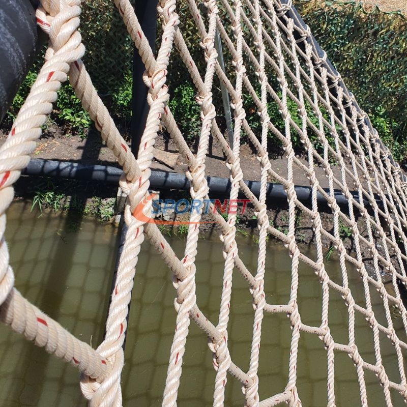 ผลิตตาข่ายเชือกถักตามแบบต่างๆ ตาข่ายเชือกถัก ชนิด HDPP และ HDPE ชนิดเส้นใยเหนียวพิเศษ เกลียวอัดแน่น รองรับการใช้งานหลากหลาย ทนทานต่อแรงกระแทก รองรับแรงดึงและแรงกระชากได้สูง มีความยืดหยุ่นได้ดี ไม่อมน้ำและทนต่อความเป็นกรด ทนแดด ทนฝน ใช้งานได้นาน