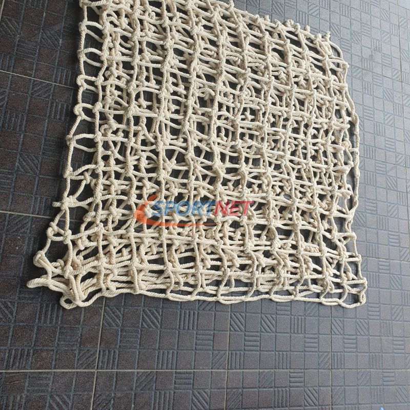 ผลิตตาข่ายเชือกถักตามแบบต่างๆ ตาข่ายเชือกถัก ชนิด HDPP และ HDPE ชนิดเส้นใยเหนียวพิเศษ เกลียวอัดแน่น รองรับการใช้งานหลากหลาย ทนทานต่อแรงกระแทก รองรับแรงดึงและแรงกระชากได้สูง มีความยืดหยุ่นได้ดี ไม่อมน้ำและทนต่อความเป็นกรด ทนแดด ทนฝน ใช้งานได้นาน