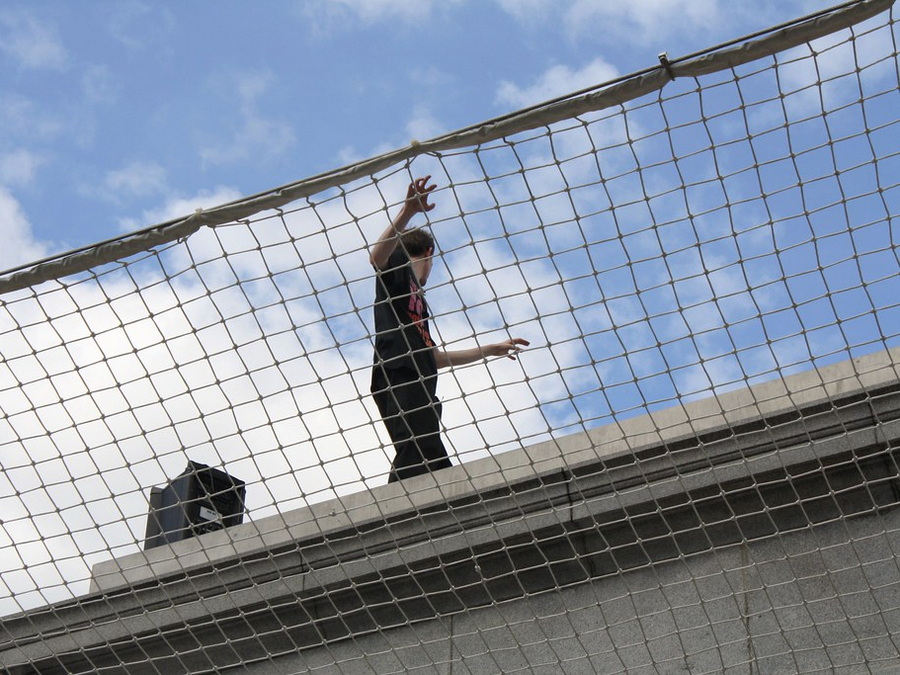 ติดตั้งตาข่ายกันตก