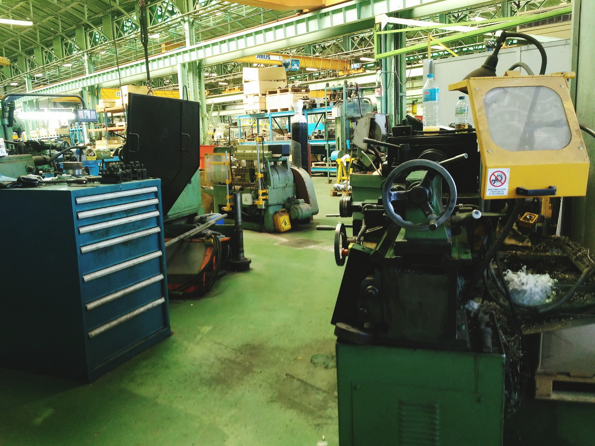 รับรื้อถอน ประมูลอาคาร ซื้อขายเครื่องจักร มือสอง